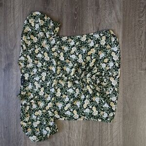 5 for $25 BCX Floral scrunch top Small